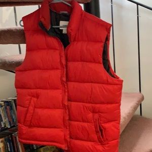 Old Navy men's puffer vest